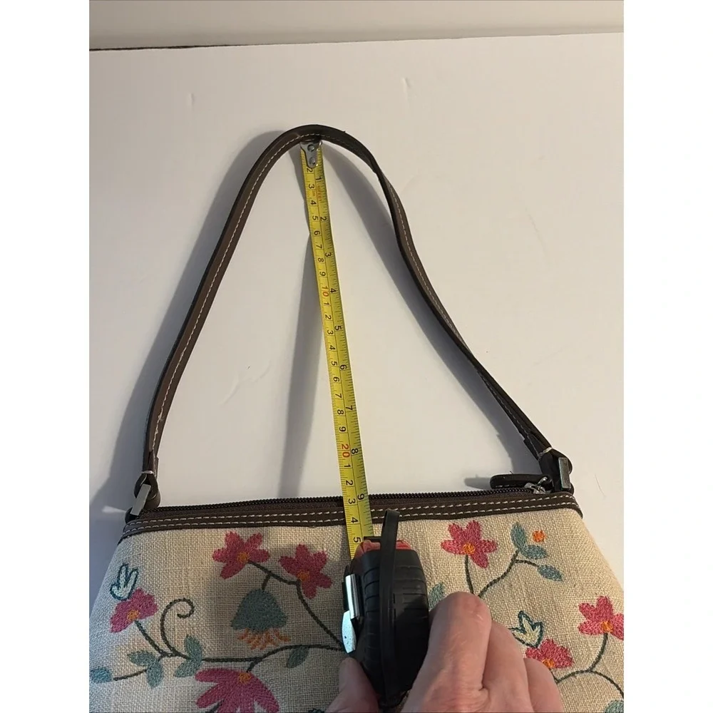 Liz Claiborne zipper closure